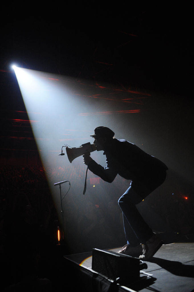 03/00/2008.French singer Cali live on tour.